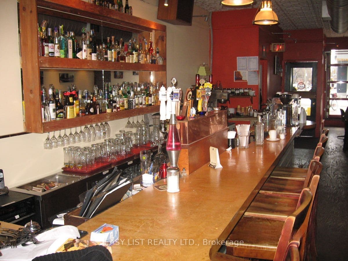 512 Queen Street W thumbnail 4