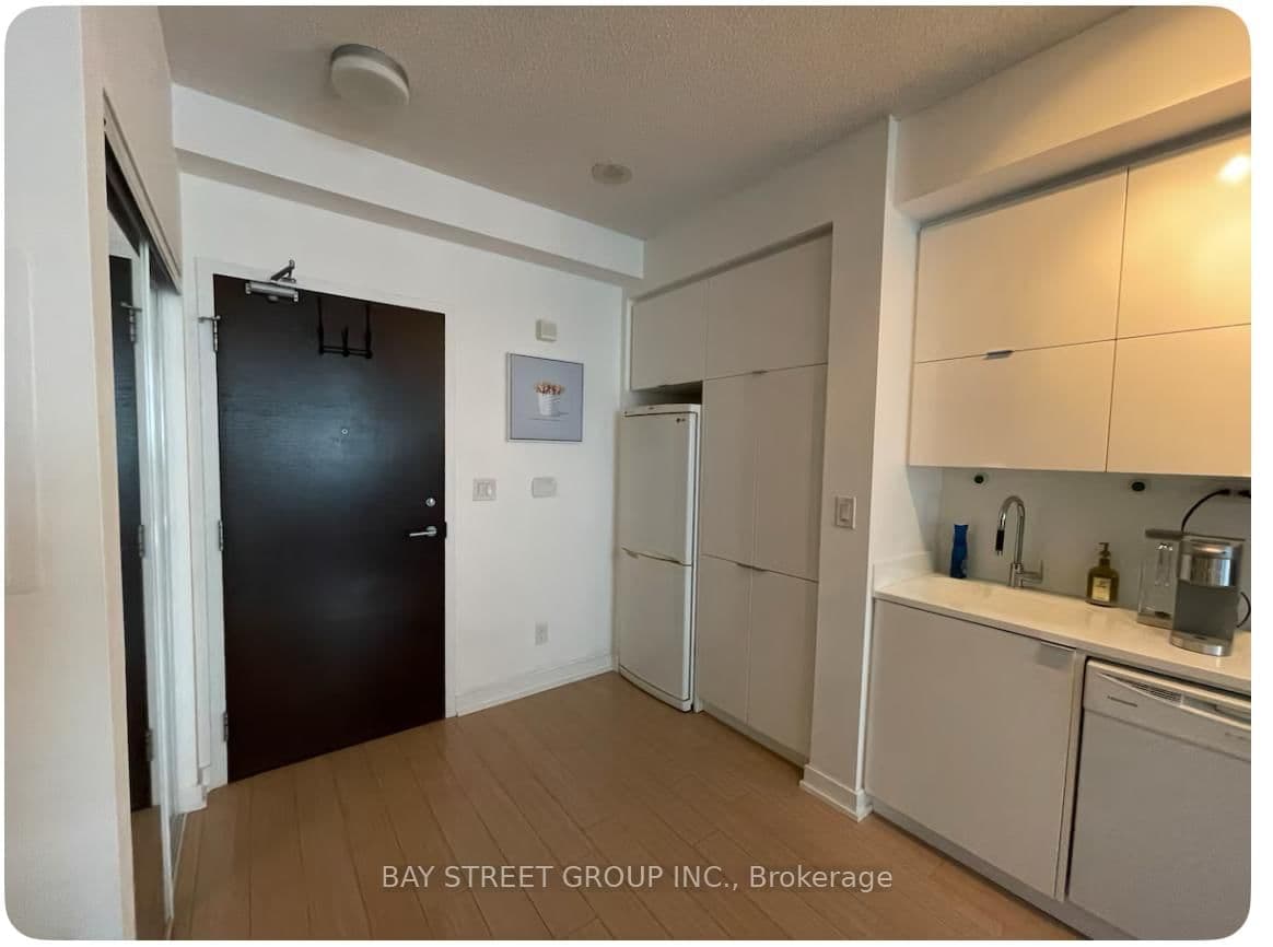 21 Iceboat Terrace, Unit 4303 thumbnail 4
