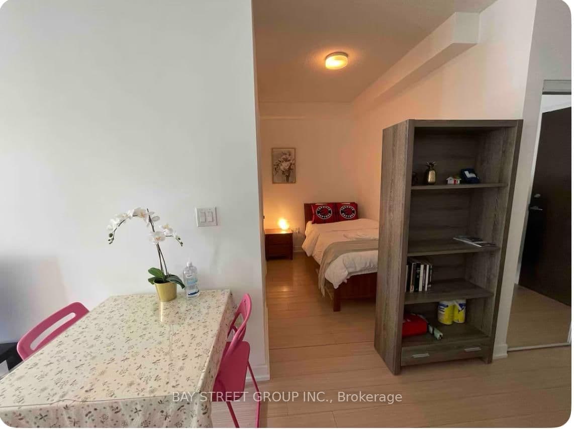 21 Iceboat Terrace, Unit 4303 thumbnail 6