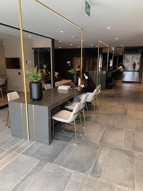 319 Jarvis Street, Unit 806 thumbnail 9