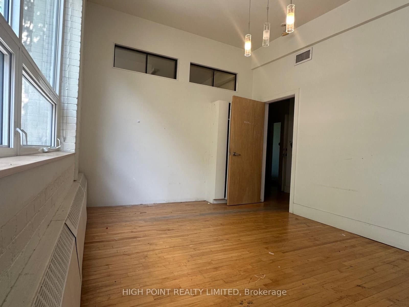 12 Birch Avenue, Unit 207 thumbnail 9