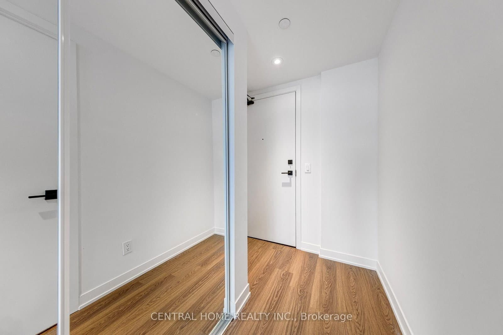 319 Jarvis Street, Unit 1906 thumbnail 15