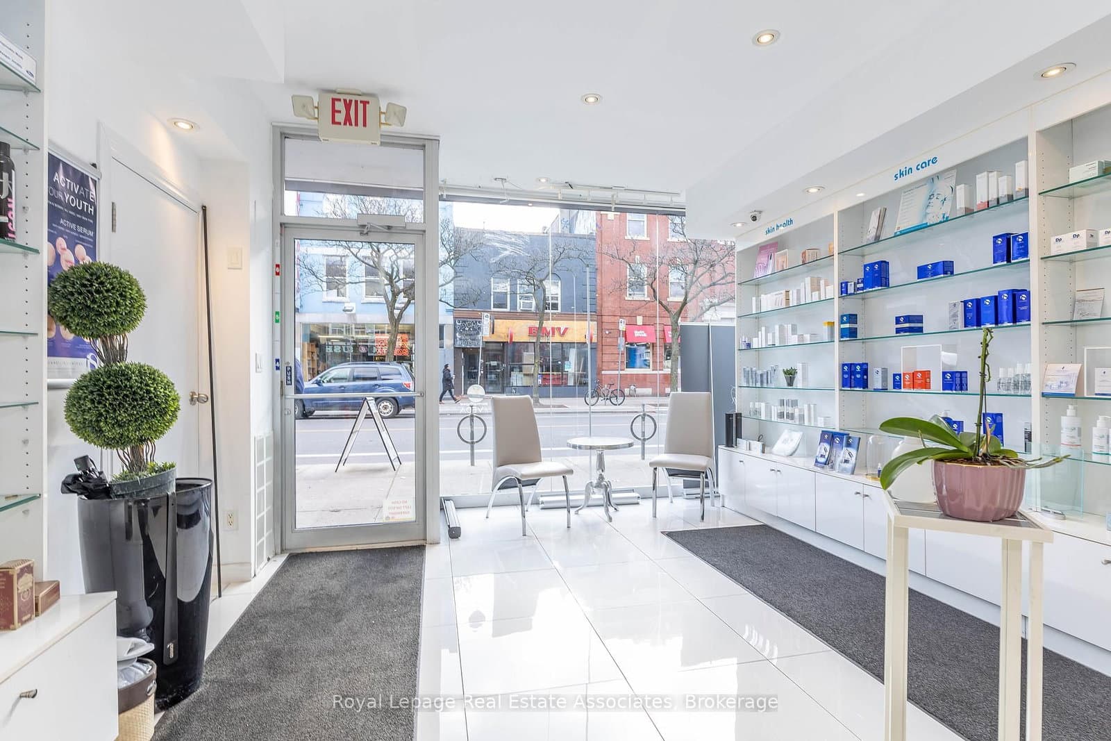 390 Bloor Street W thumbnail 17