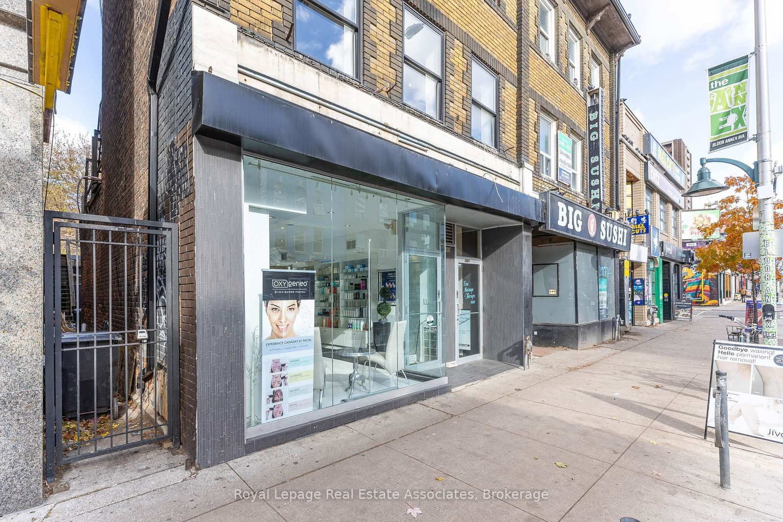 390 Bloor Street W thumbnail 32