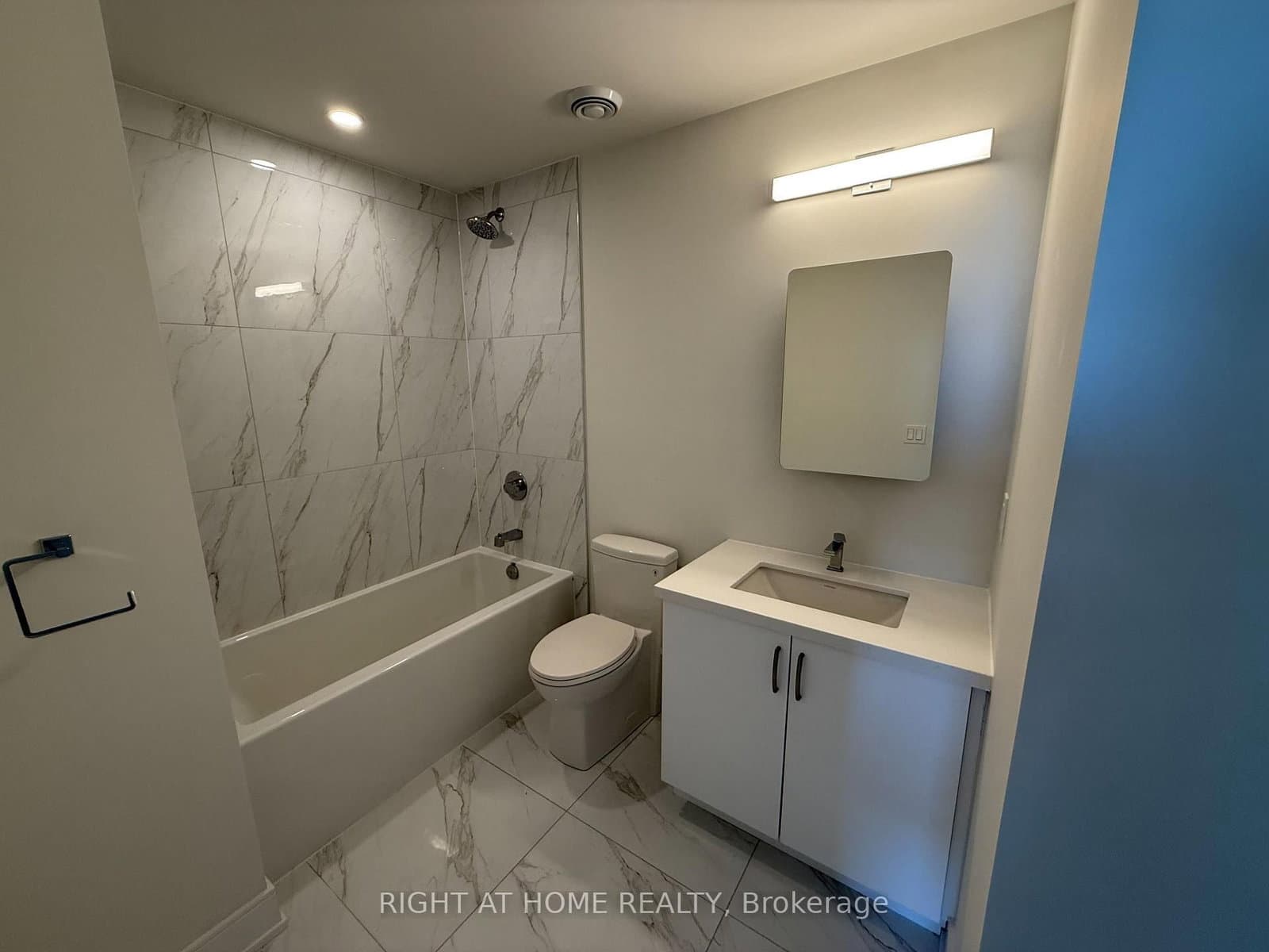 15 Ellerslie Avenue, Unit PH03 thumbnail 17