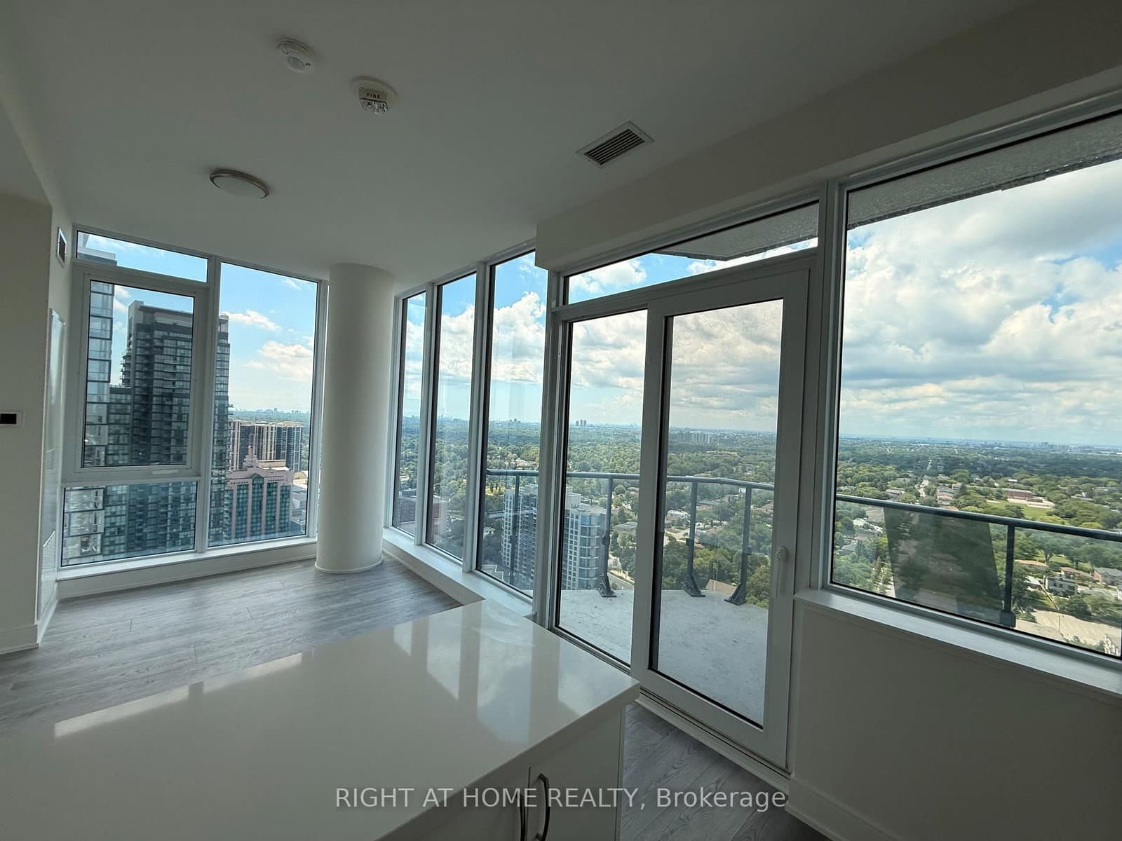 15 Ellerslie Avenue, Unit PH03 thumbnail 5