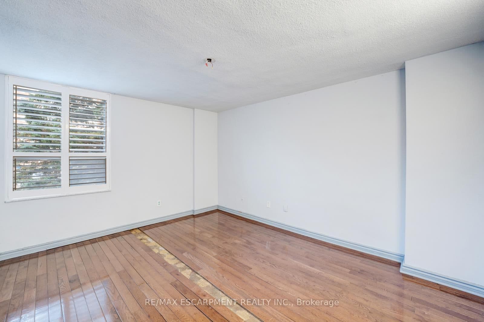 10 Edgecliff Golfway, Unit 206 thumbnail 18