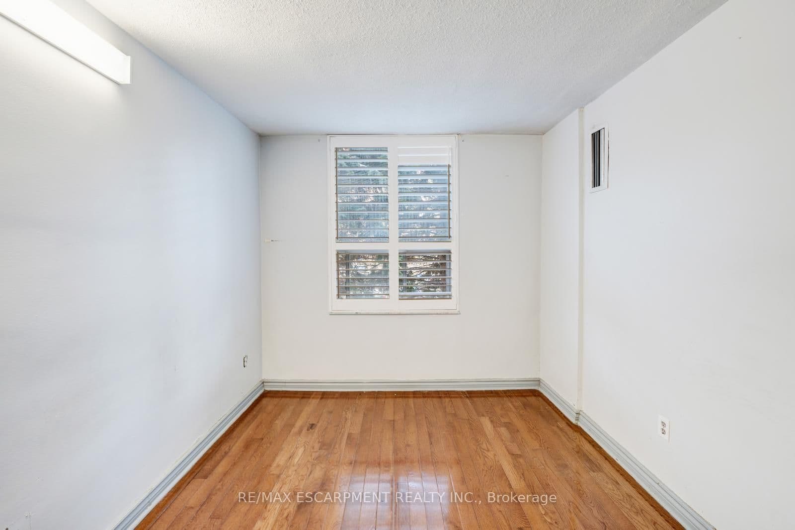 10 Edgecliff Golfway, Unit 206 thumbnail 25