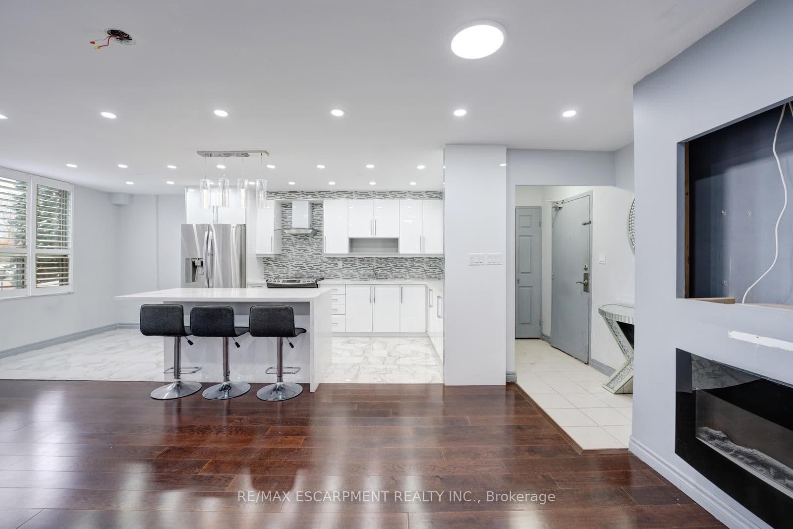 10 Edgecliff Golfway, Unit 206 thumbnail 3
