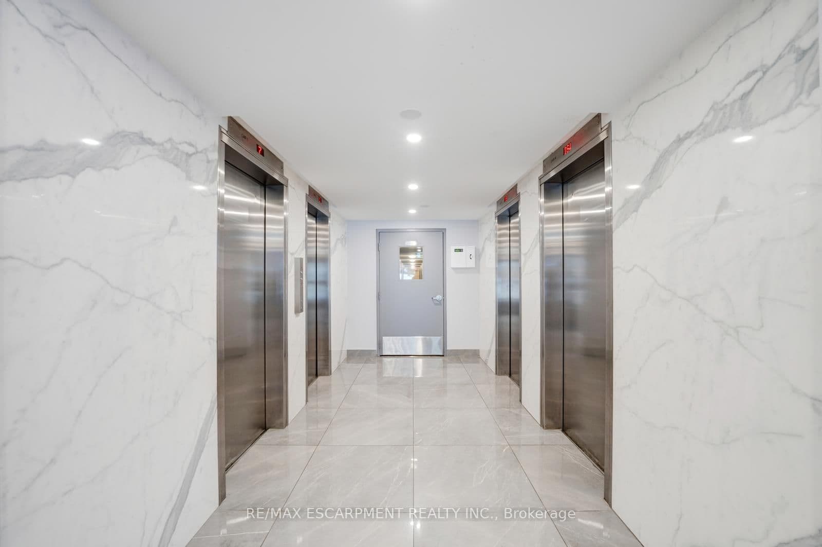 10 Edgecliff Golfway, Unit 206 thumbnail 5