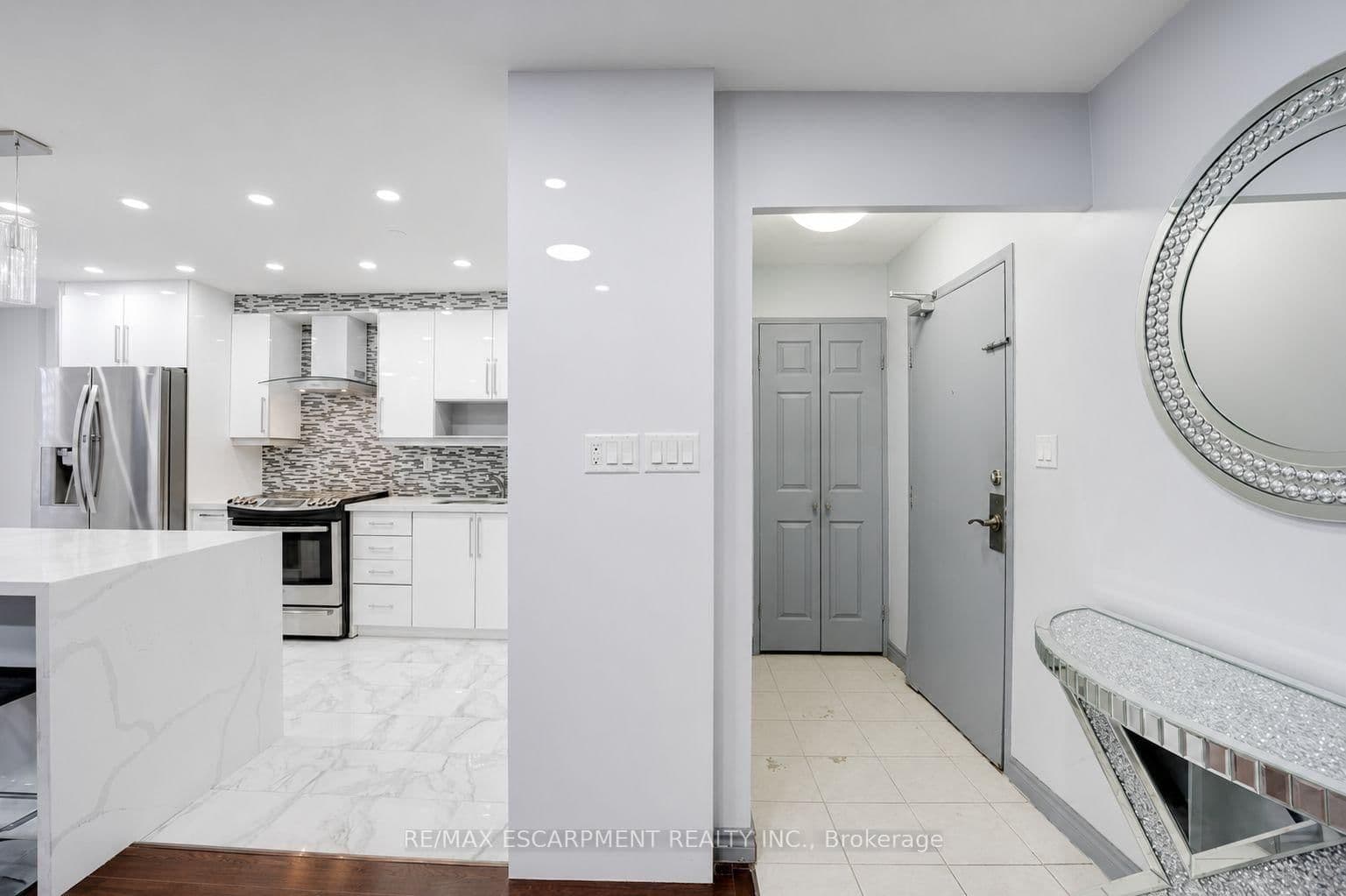 10 Edgecliff Golfway, Unit 206 thumbnail 6
