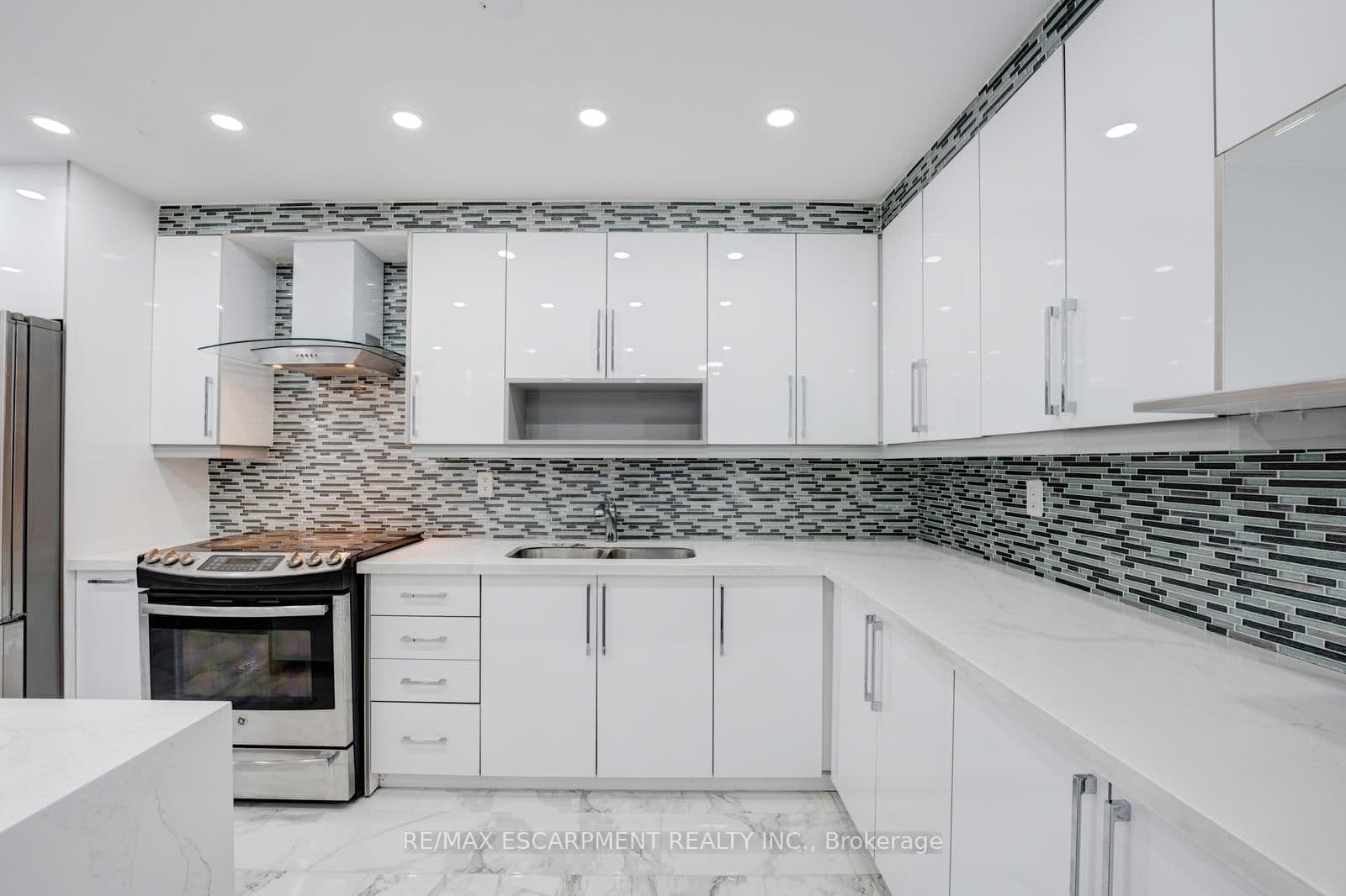 10 Edgecliff Golfway, Unit 206 thumbnail 9