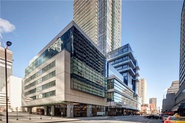 384 Yonge Street, Unit 31 thumbnail 3