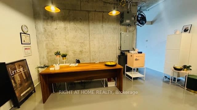 334 Adelaide Street W, Unit 210 thumbnail 2