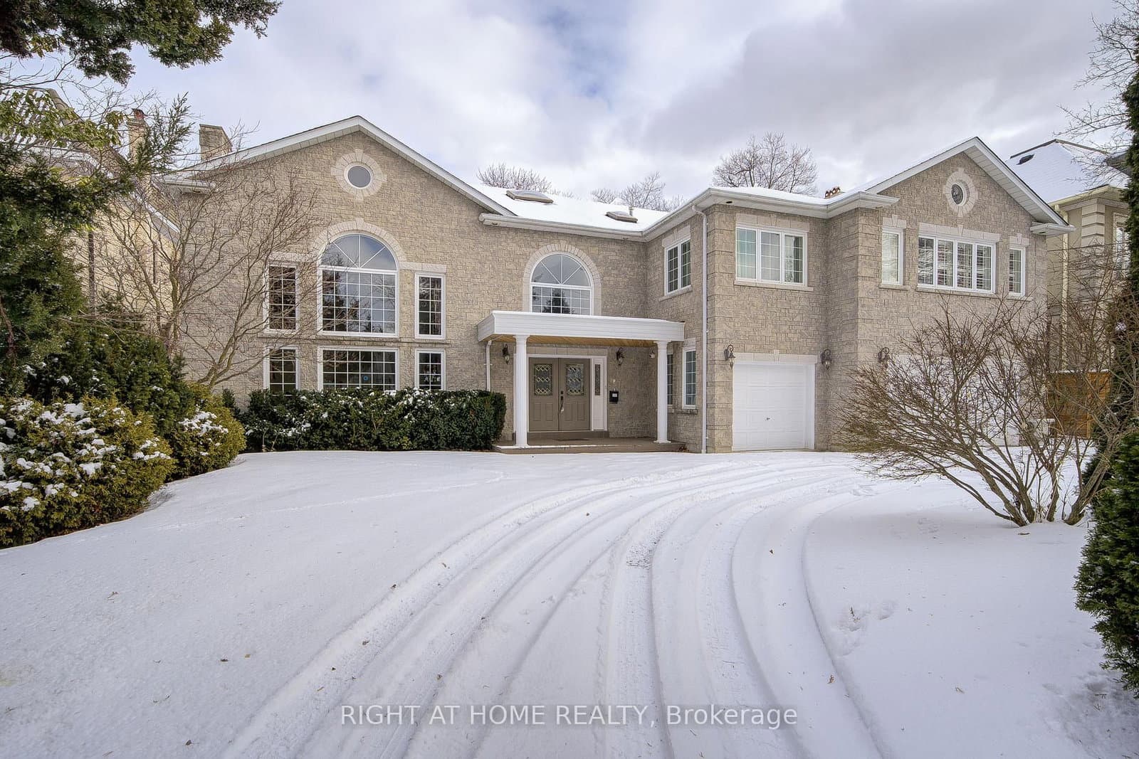49 Arjay Crescent - Image 1