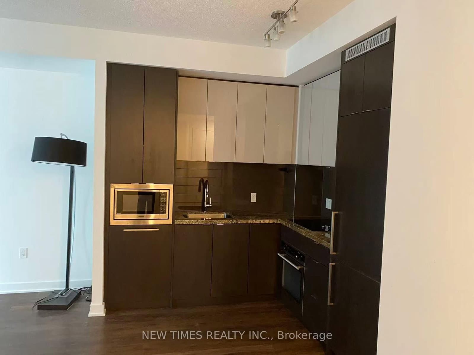 125 Blue Jays Way, Unit 2909 thumbnail 4
