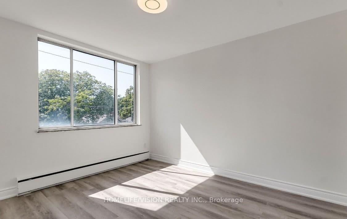 18 Kenrae Road, Unit 12 thumbnail 3