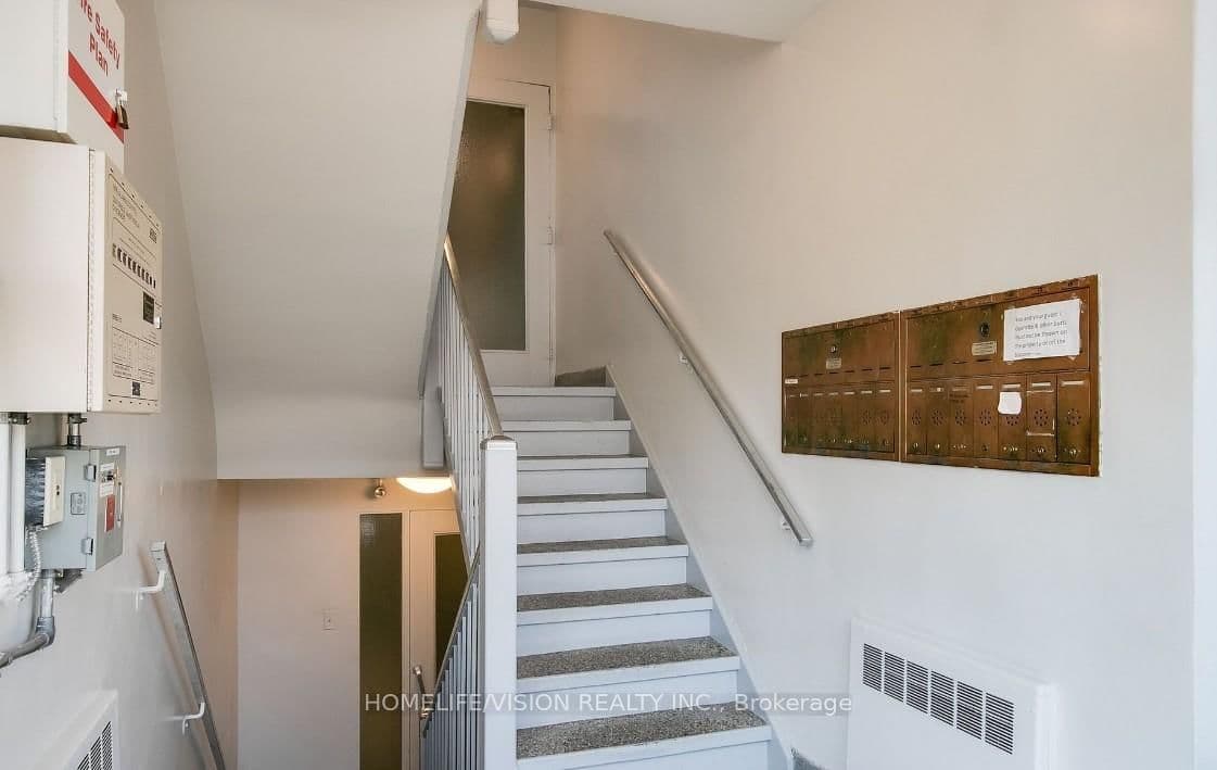 18 Kenrae Road, Unit 12 thumbnail 4