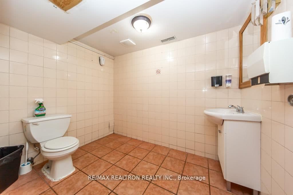 375 Wilson Avenue thumbnail 43