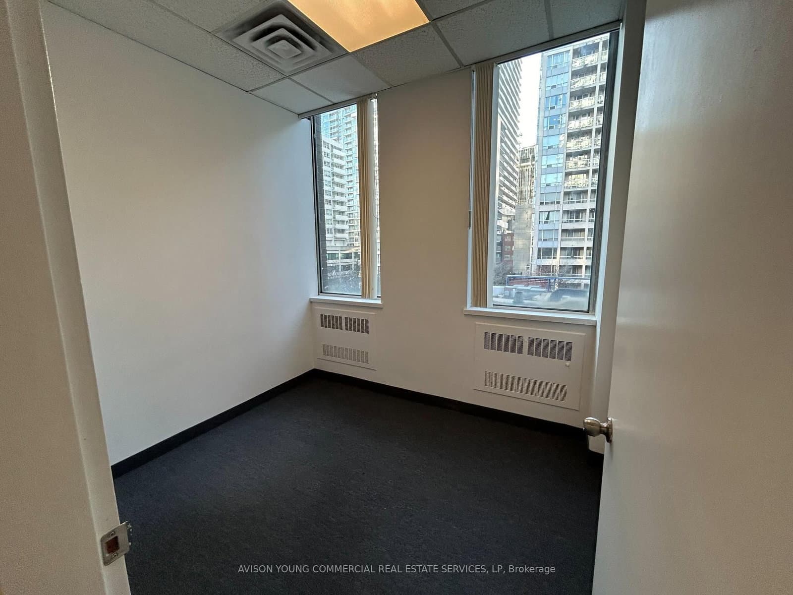 55 Eglinton Avenue E, Unit 407 thumbnail 4