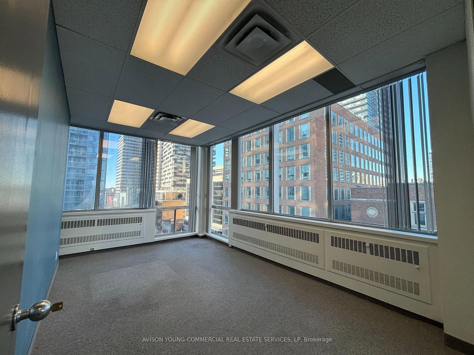 55 Eglinton Avenue E, Unit 701 thumbnail 4