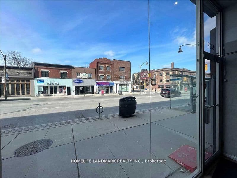 2473 Yonge Street thumbnail 3