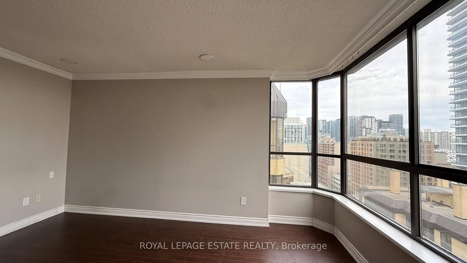 280 Simcoe Street, Unit Ph3 thumbnail 2