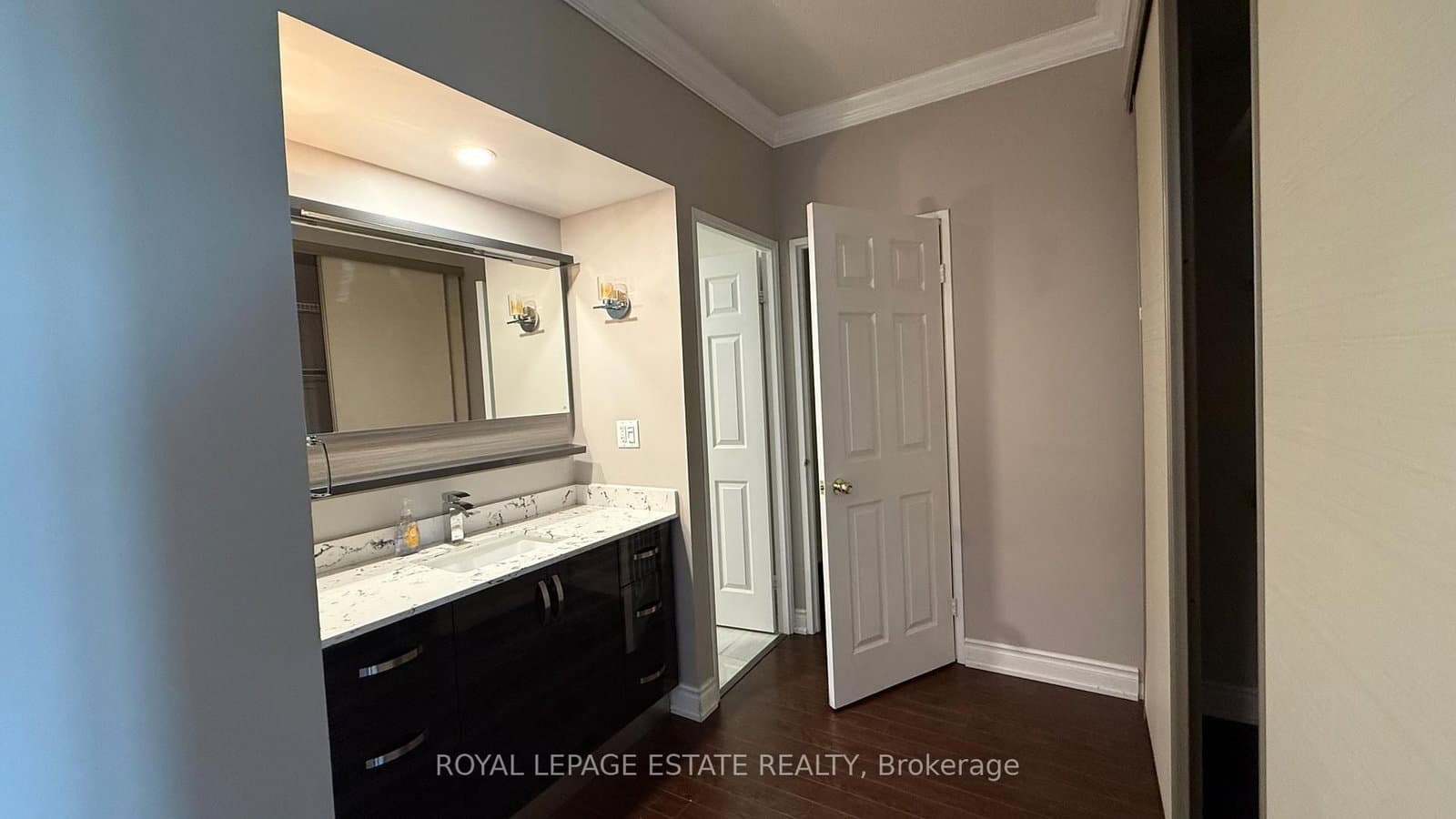 280 Simcoe Street, Unit Ph3 thumbnail 3