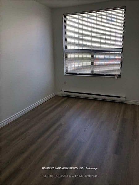422 Queen Street W thumbnail 5