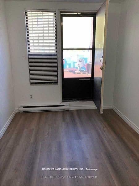 422 Queen Street W thumbnail 6