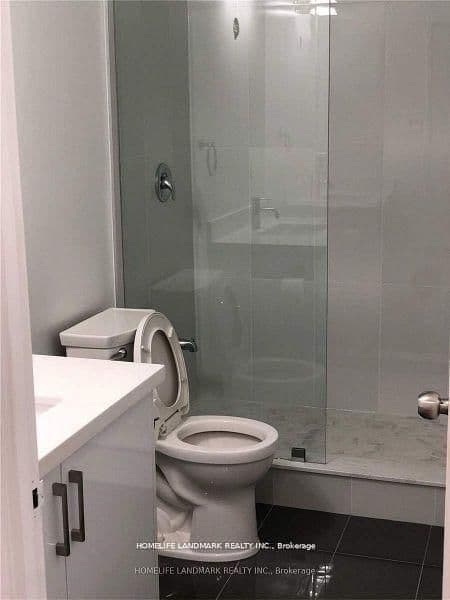 422 Queen Street W thumbnail 7