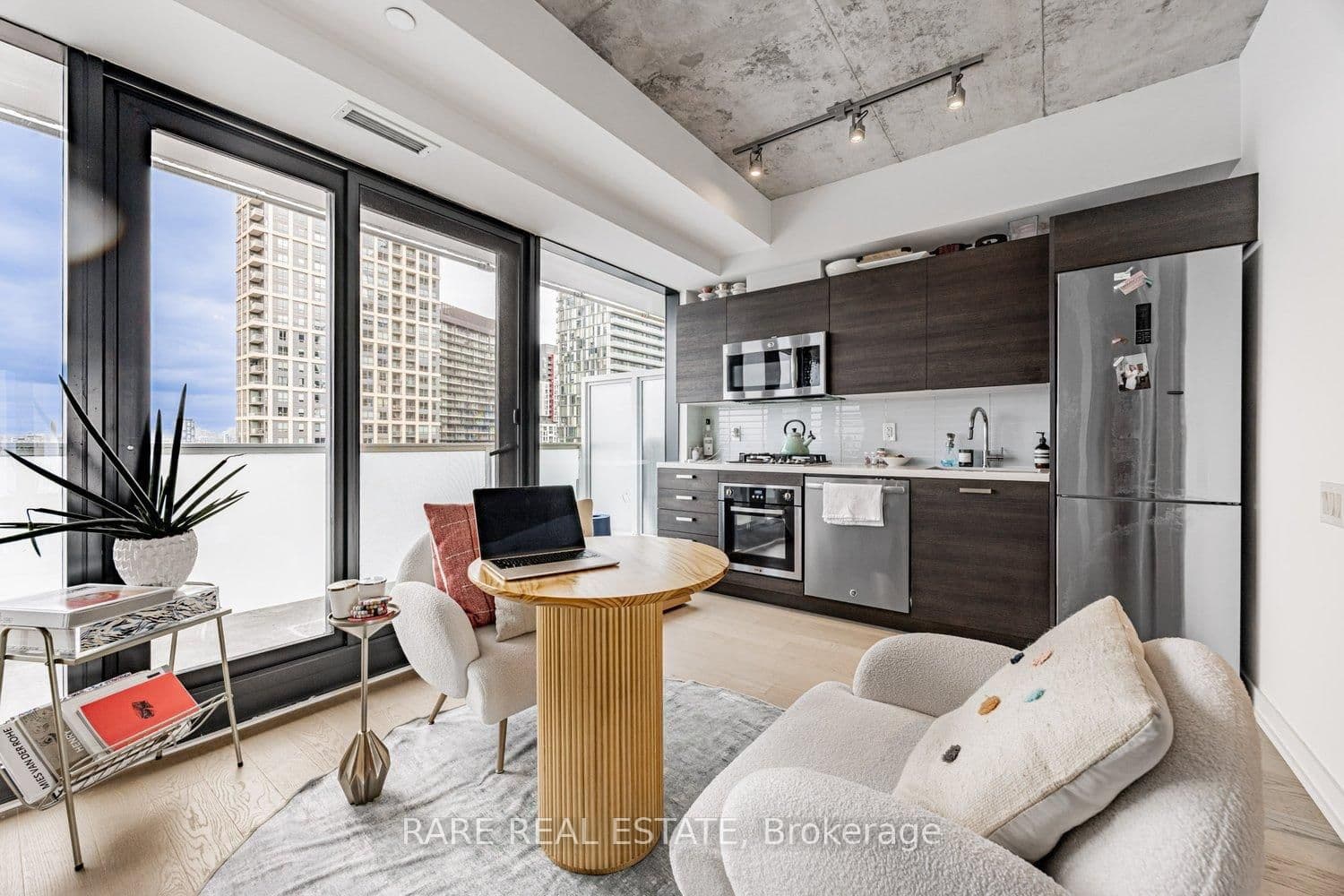 11 Charlotte Street, Unit 2404 thumbnail 10
