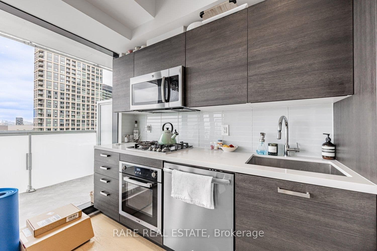 11 Charlotte Street, Unit 2404 thumbnail 16