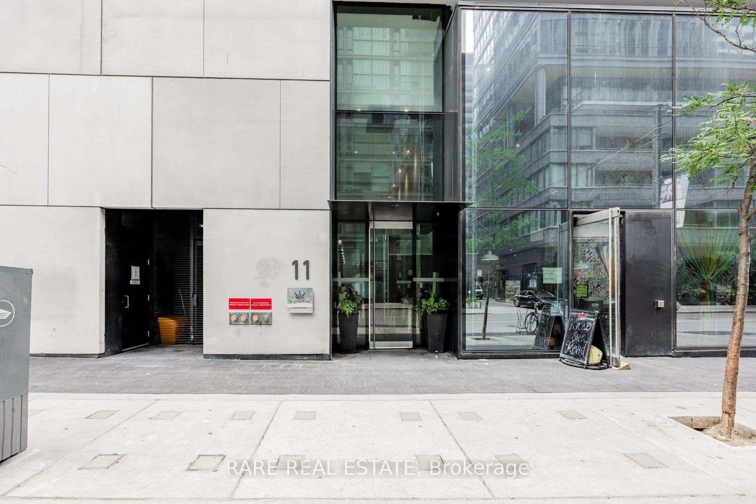 11 Charlotte Street, Unit 2404 thumbnail 4