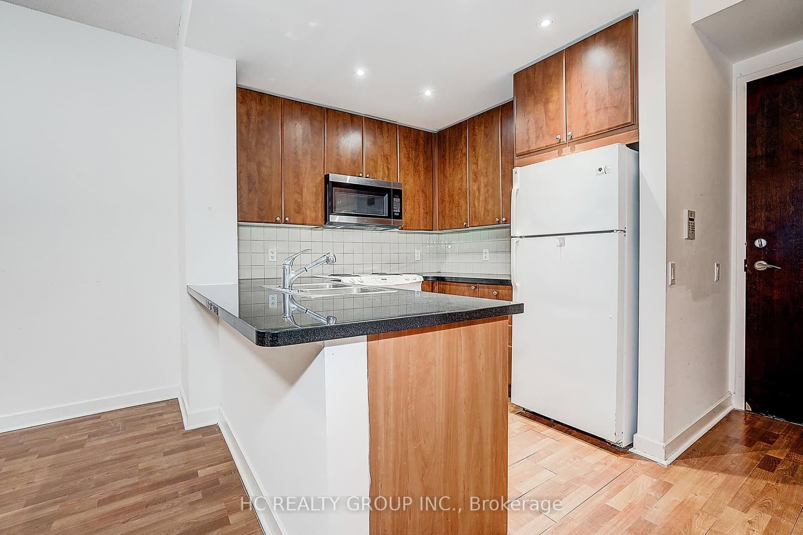 85 Bloor Street E, Unit 412 thumbnail 11