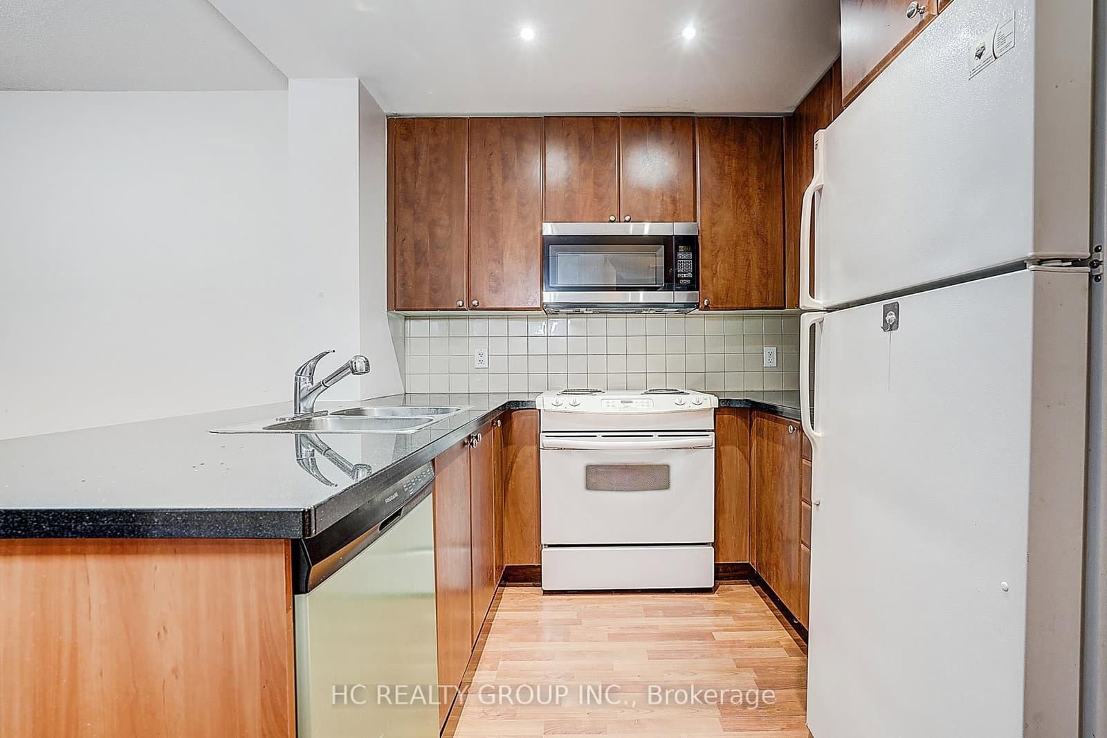 85 Bloor Street E, Unit 412 thumbnail 13
