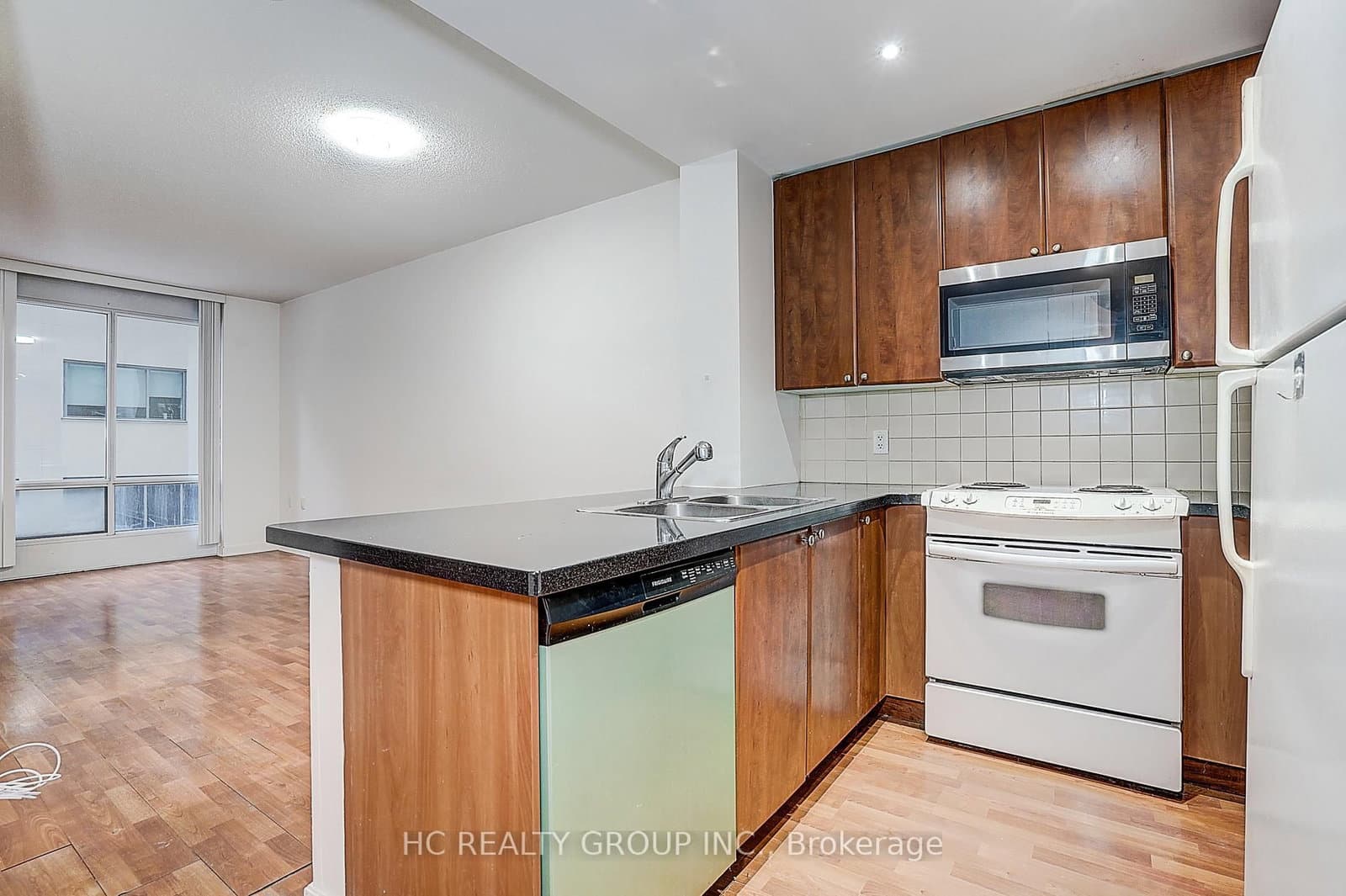85 Bloor Street E, Unit 412 thumbnail 14