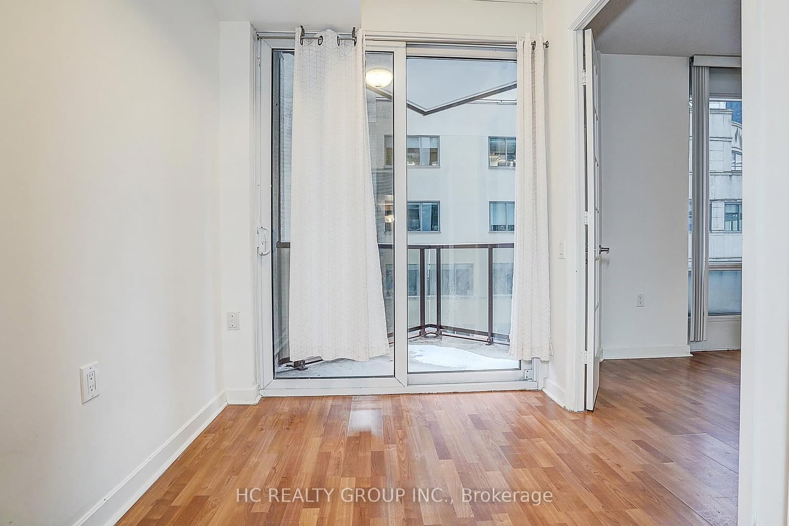 85 Bloor Street E, Unit 412 thumbnail 21