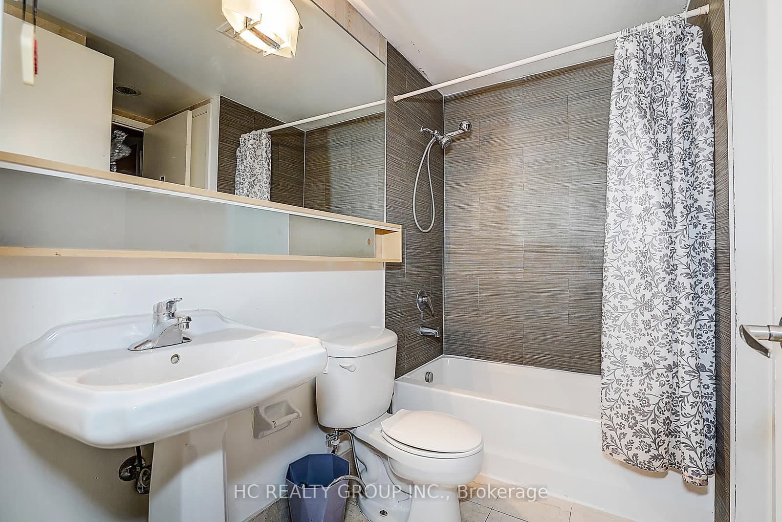 85 Bloor Street E, Unit 412 thumbnail 32