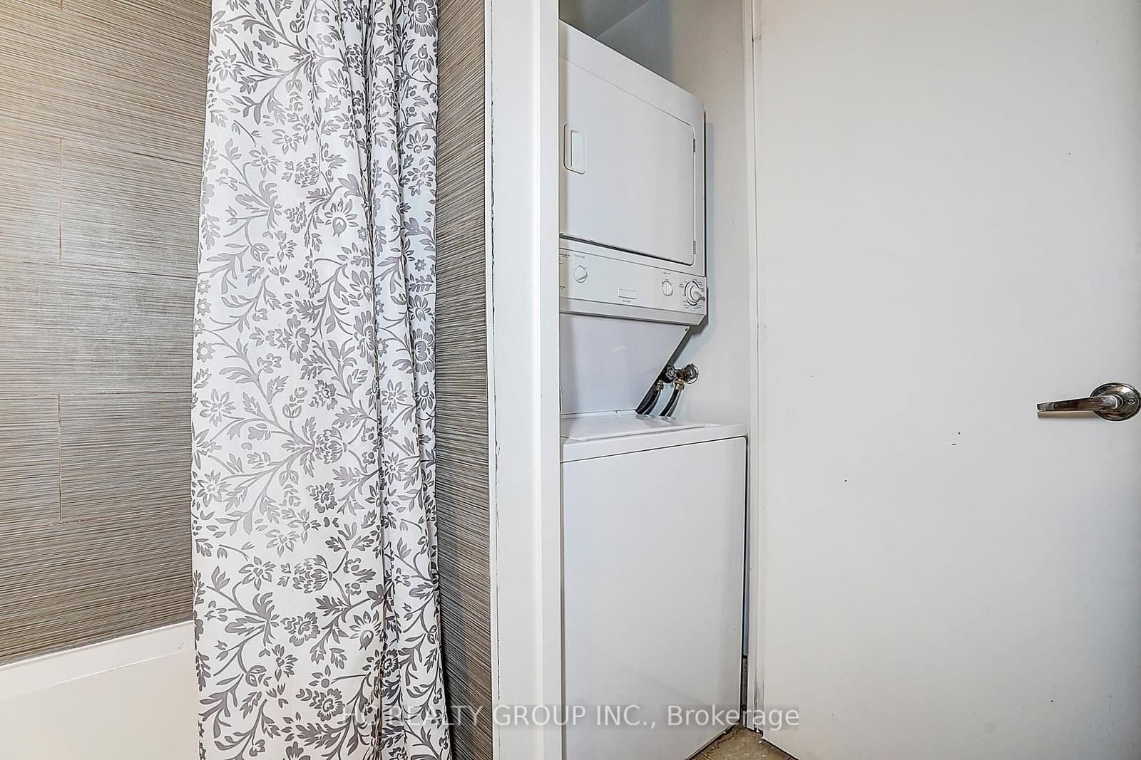 85 Bloor Street E, Unit 412 thumbnail 35