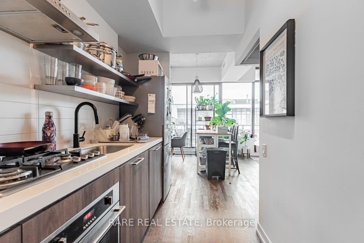 560 King Street W, Unit 1004 thumbnail 6