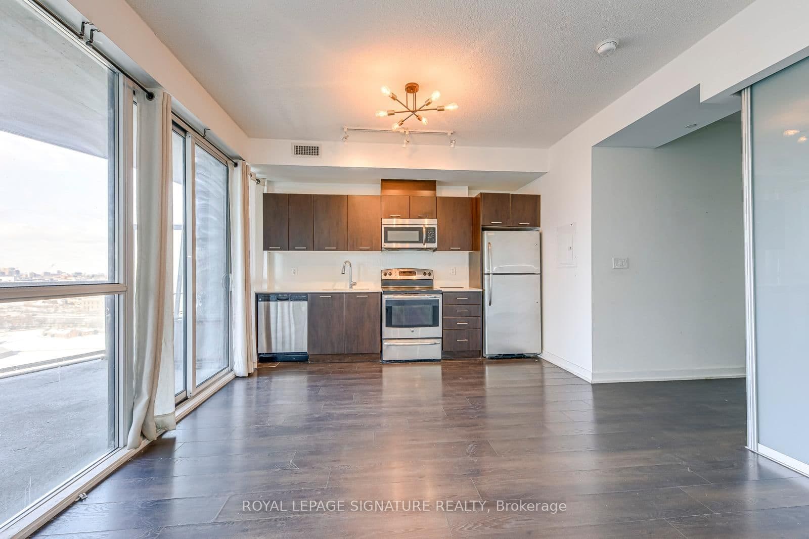 20 Bruyeres Mews, Unit 1901 thumbnail 10