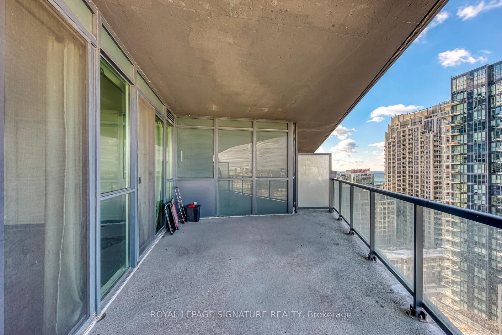 20 Bruyeres Mews, Unit 1901 thumbnail 25