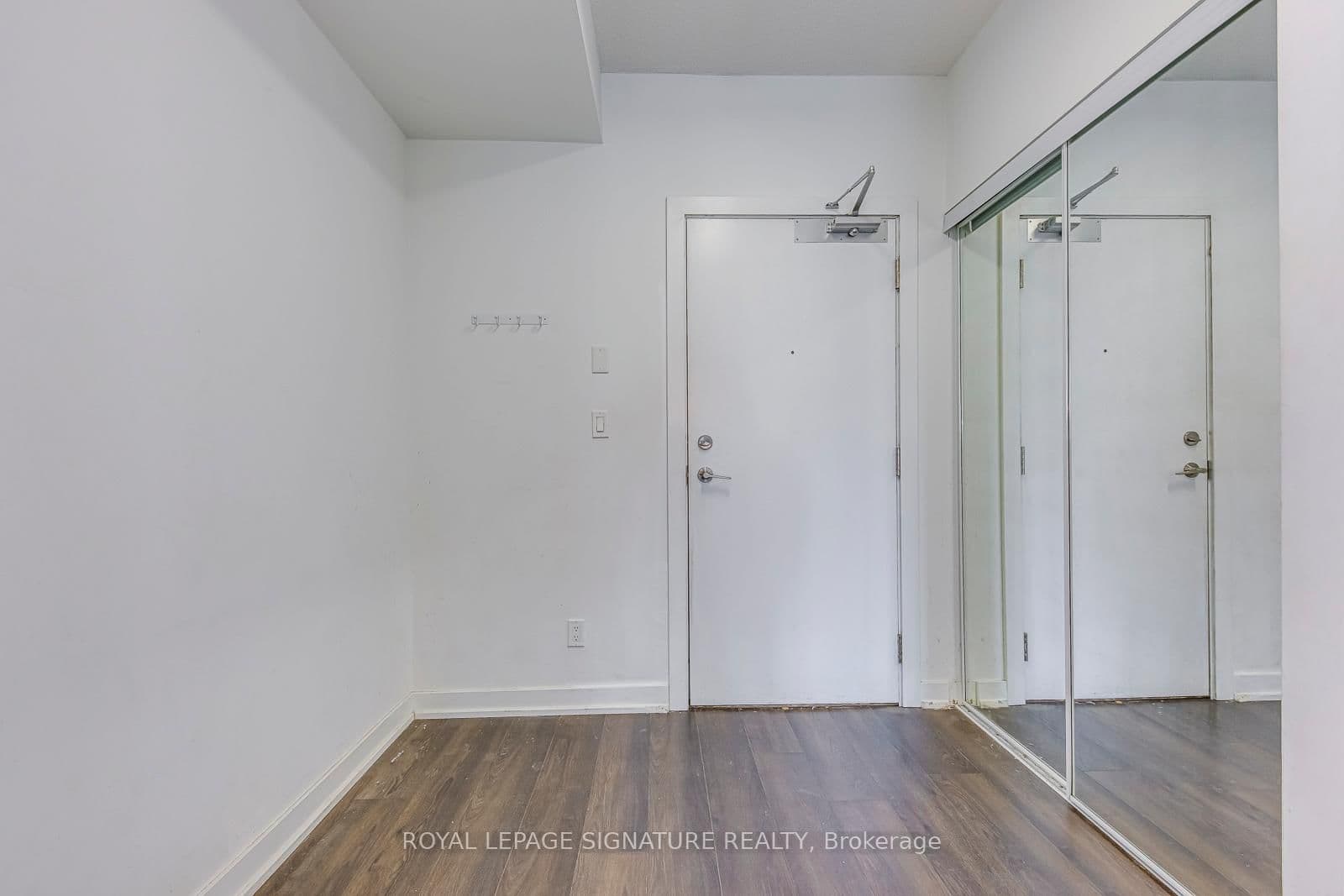 20 Bruyeres Mews, Unit 1901 thumbnail 6