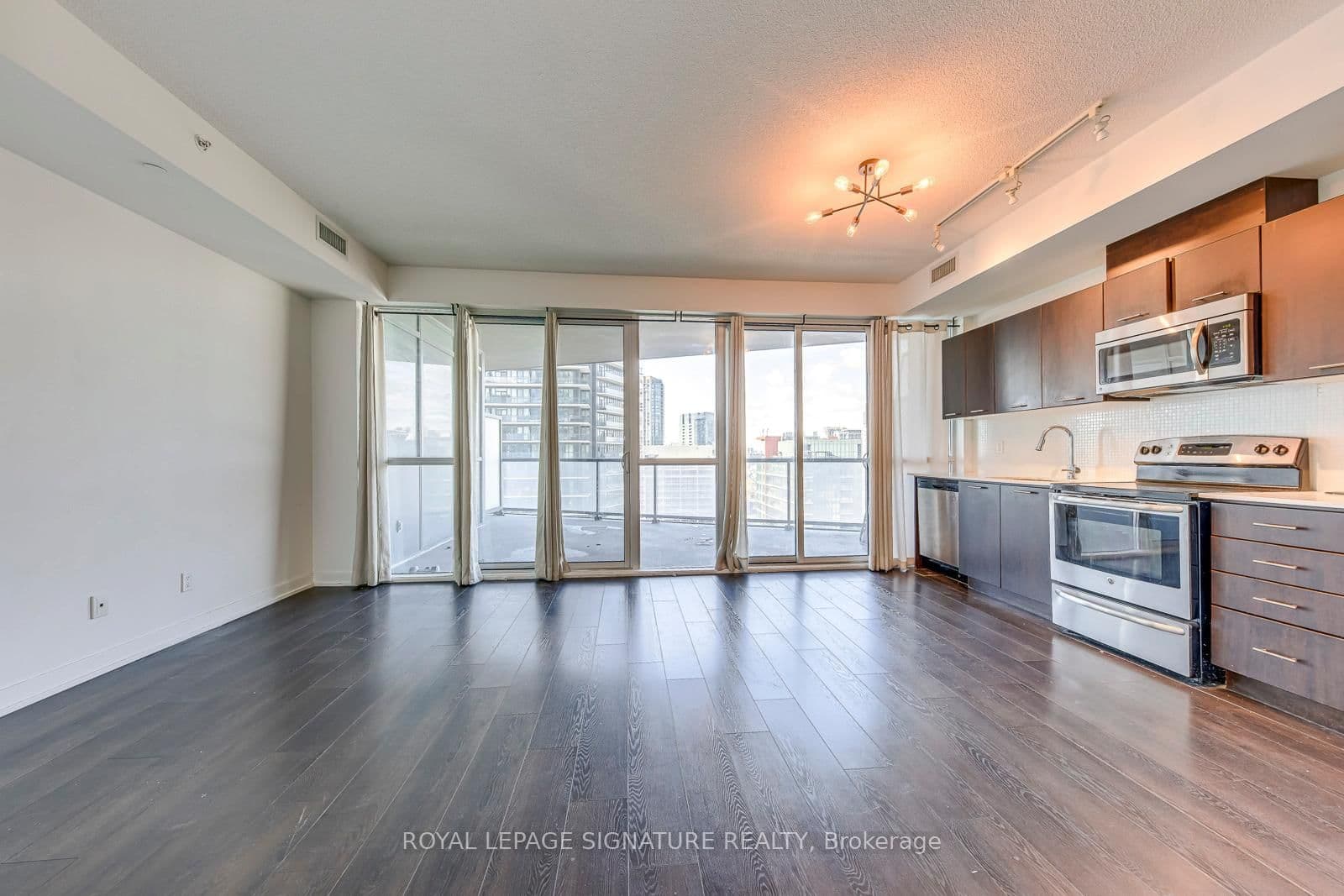 20 Bruyeres Mews, Unit 1901 thumbnail 9