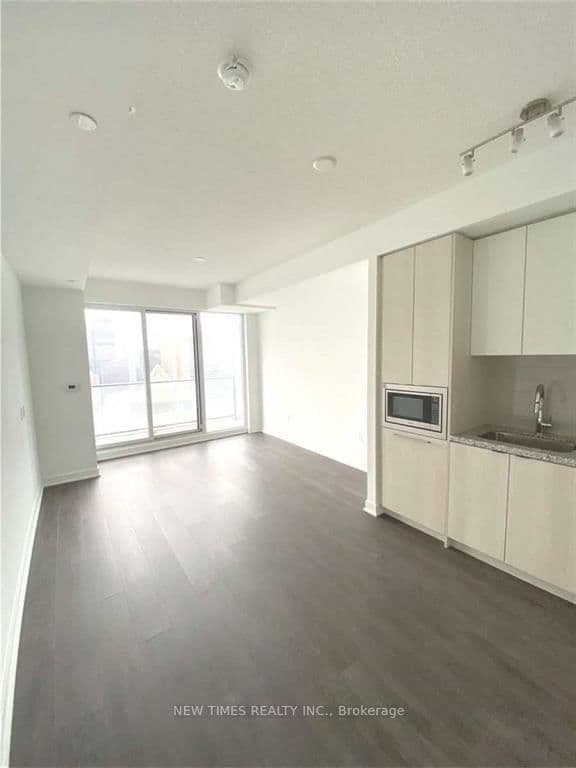 125 Blue Jays Way, Unit 4910 thumbnail 3