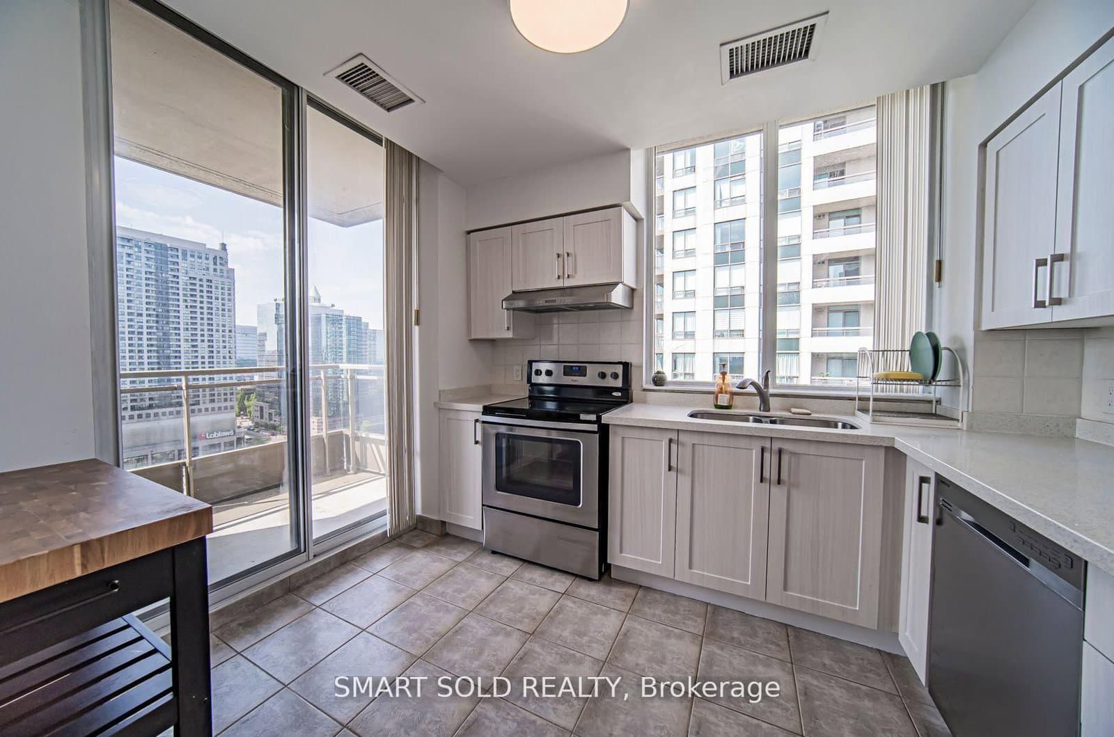 256 Doris Avenue, Unit PH210 thumbnail 13