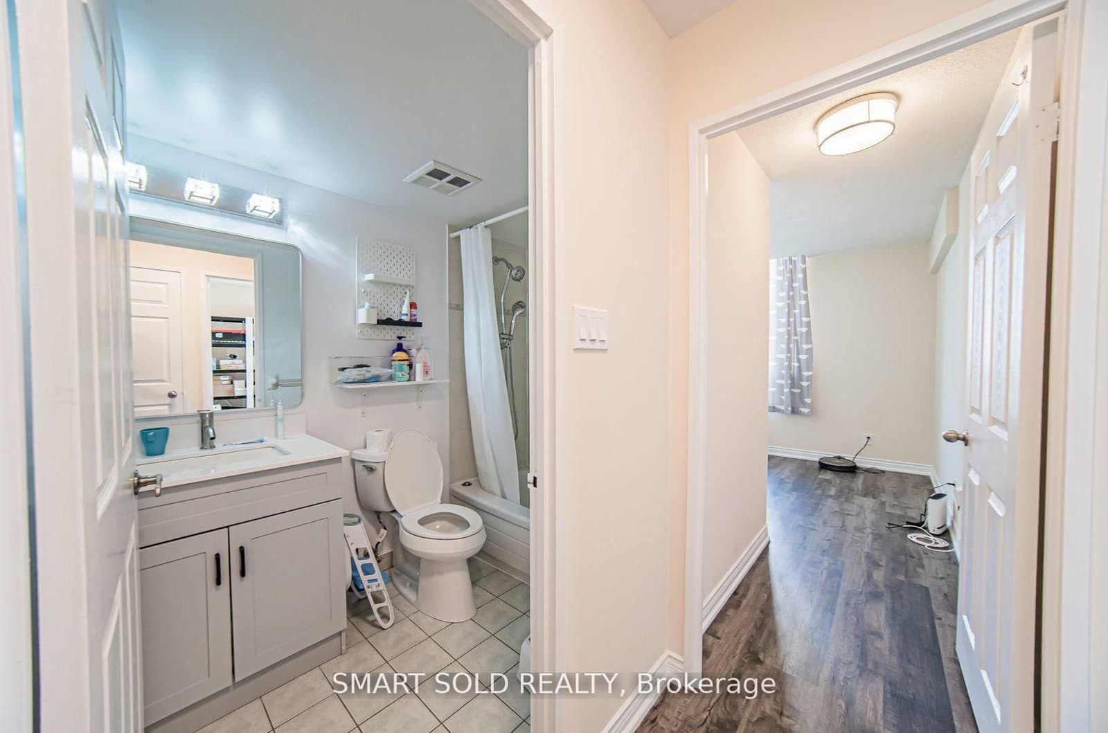 256 Doris Avenue, Unit PH210 thumbnail 14