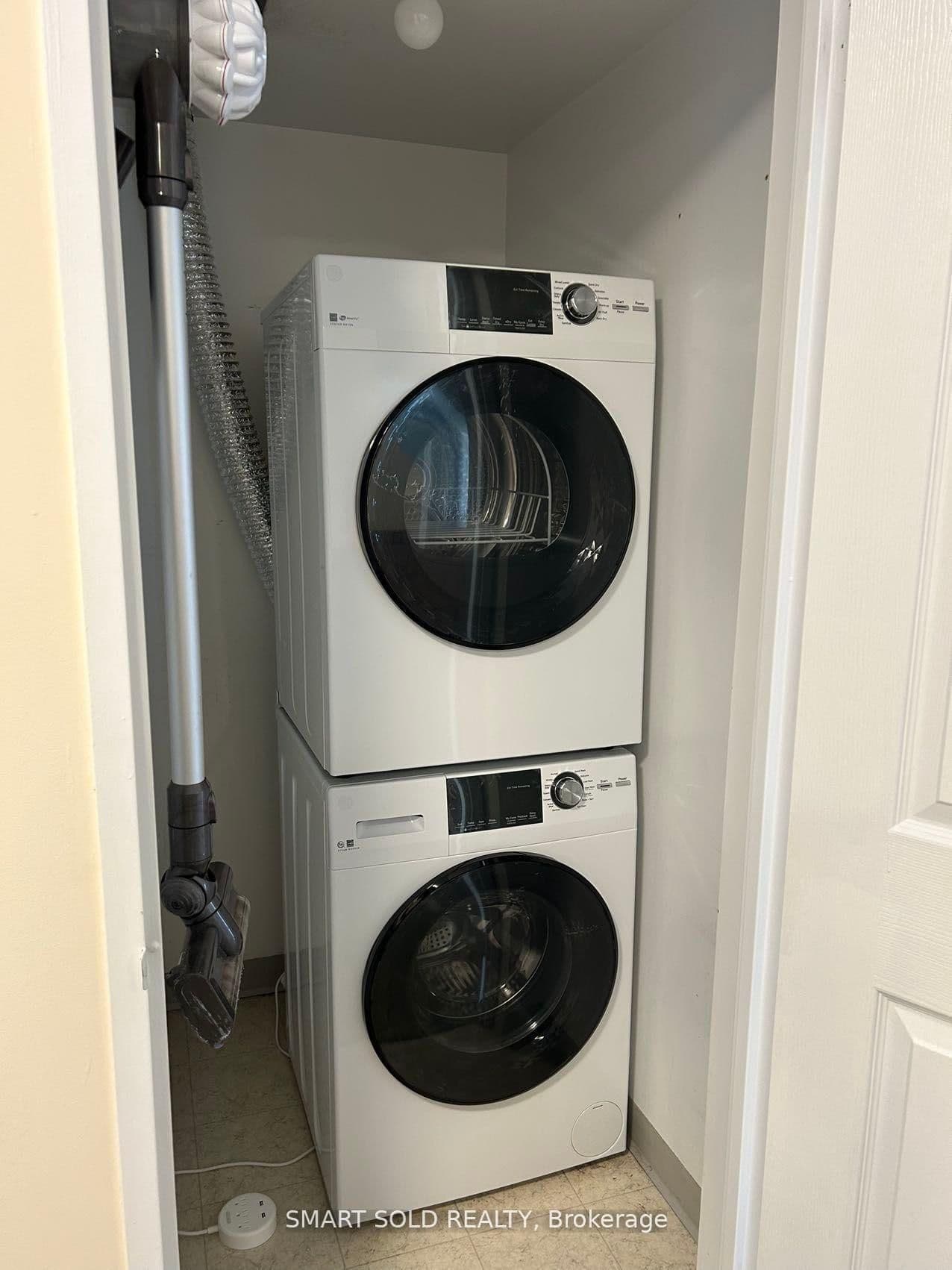 256 Doris Avenue, Unit PH210 thumbnail 16