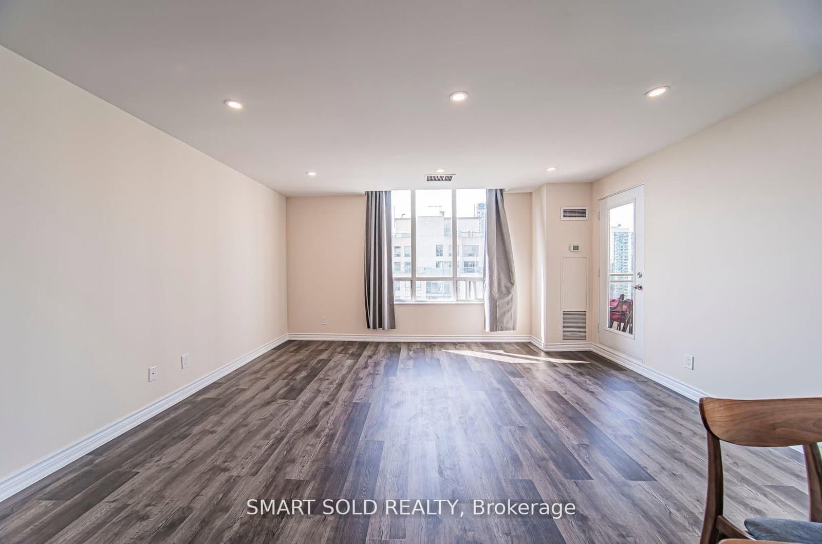 256 Doris Avenue, Unit PH210 thumbnail 5